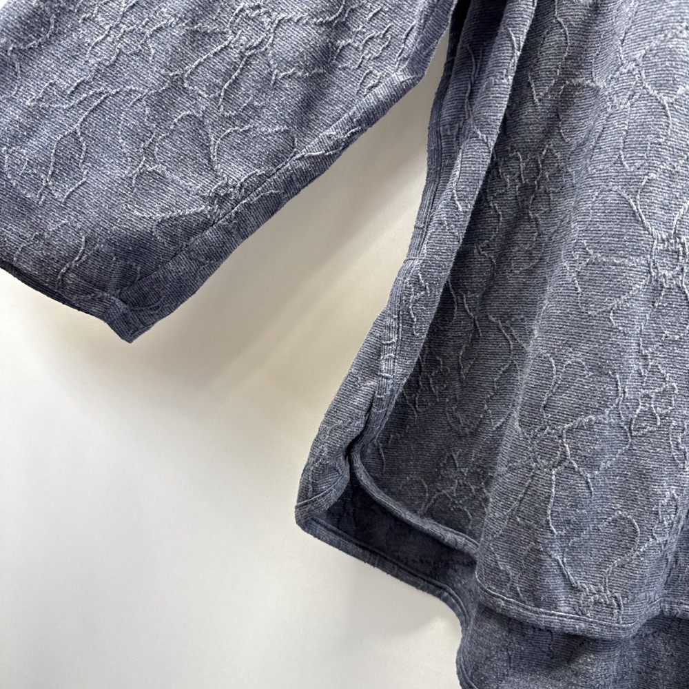 Chicos‎ Weekends Women's Top Size XL Blue Textured 3/4 Sleeves Relaxed Pullover - Picture 3 of 7
